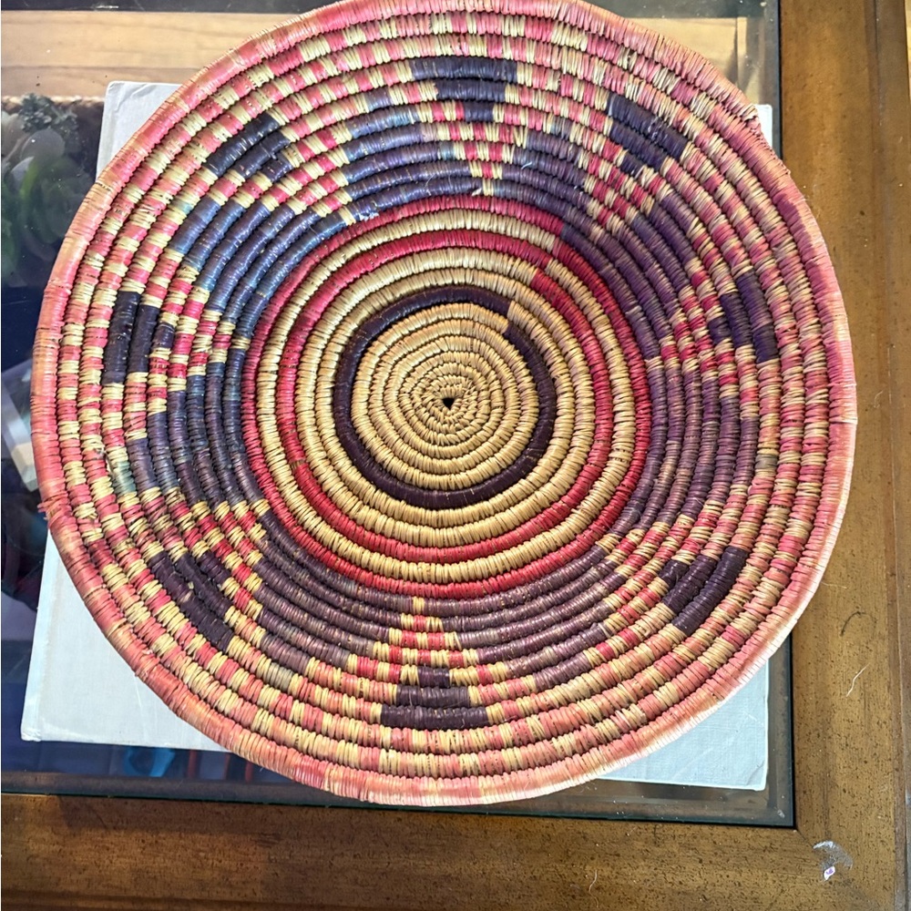 Hand-woven basket/#NativeAmerican coiled  Navaho.12 in round|4 in height#decor